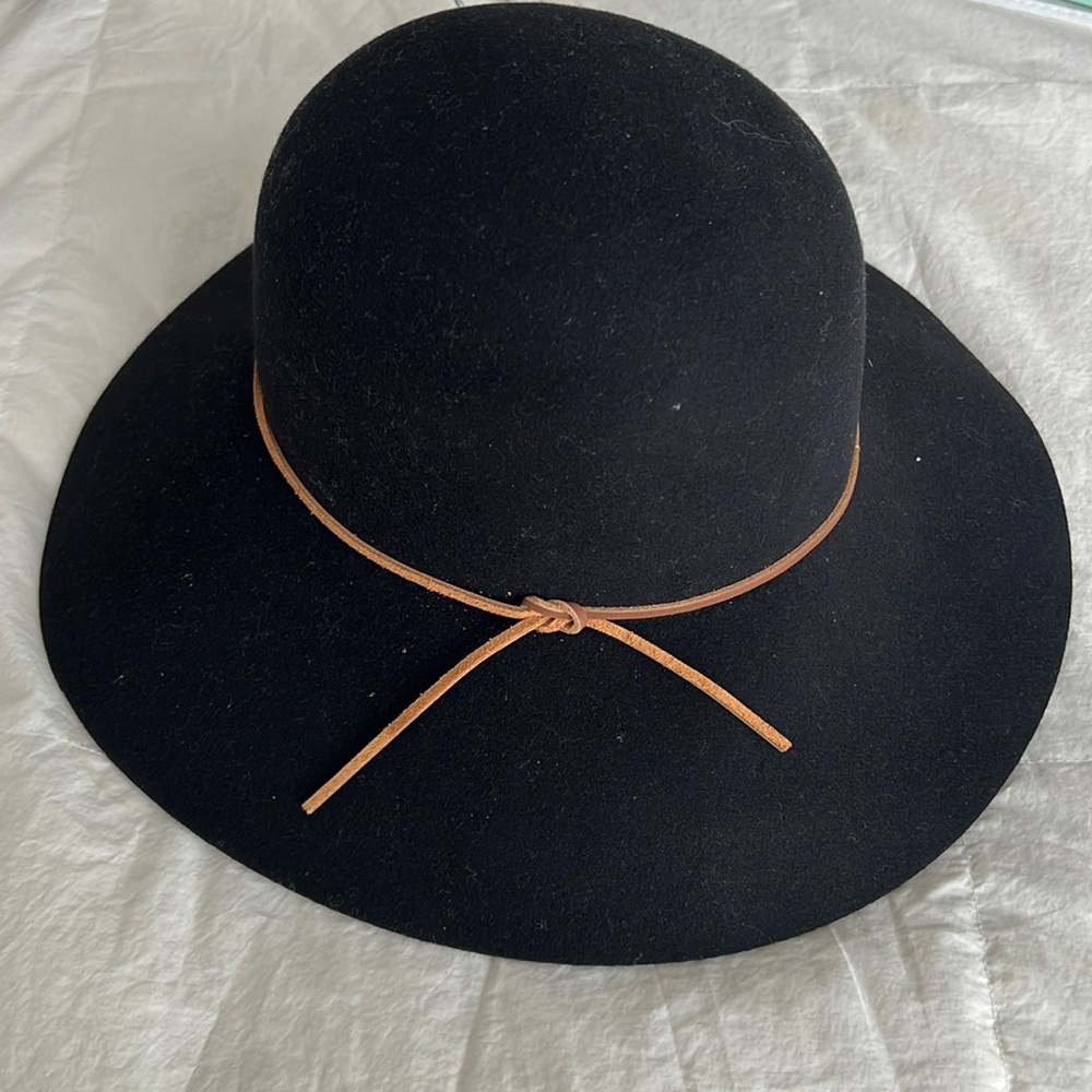 Women’s floppy hat